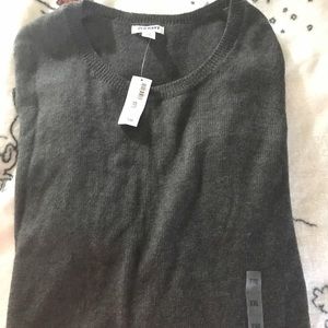 NWT women’s XXL Grey old Navy sweater.